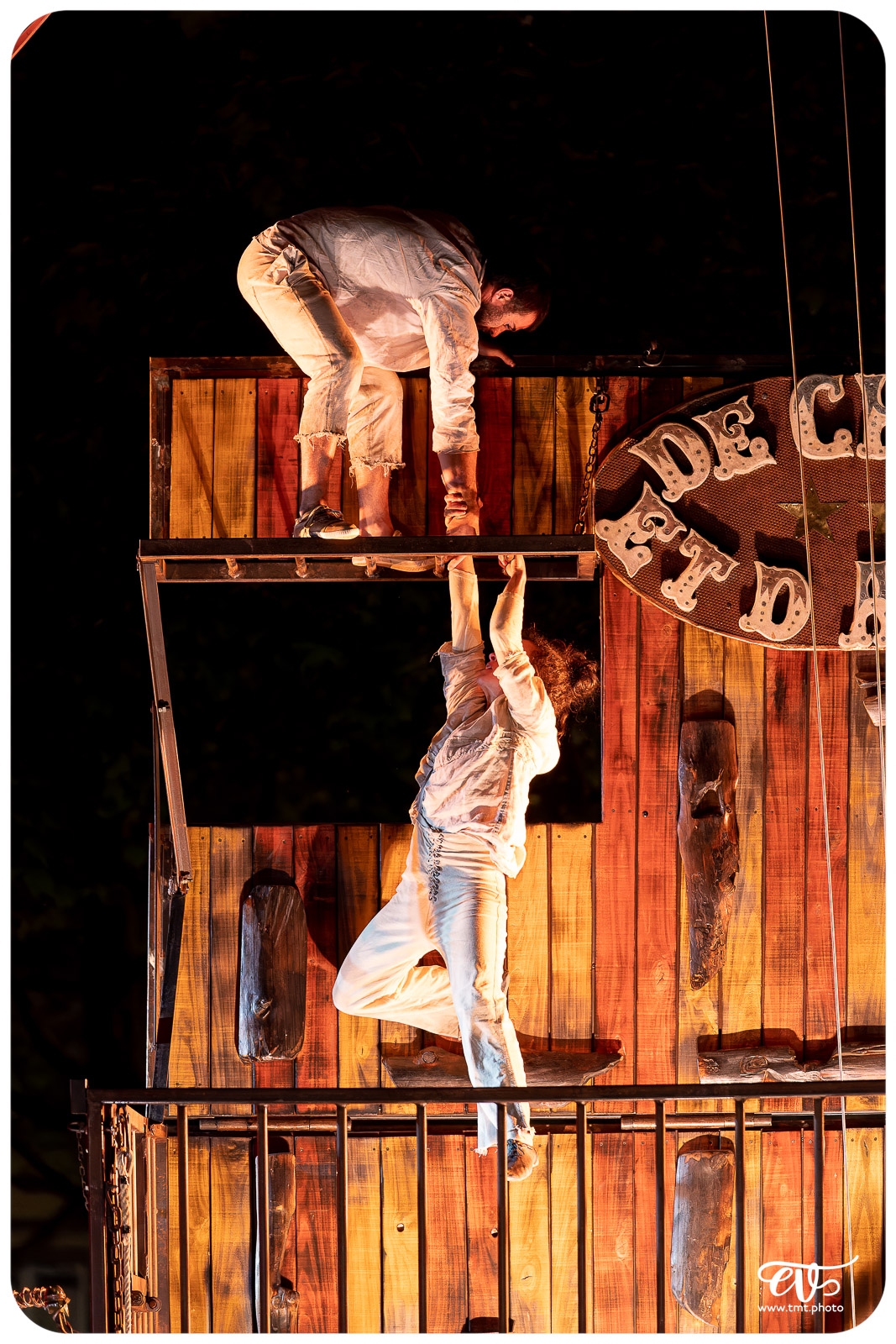 DE CHAIR ET D'ACIER (CIE 100 RACINES)